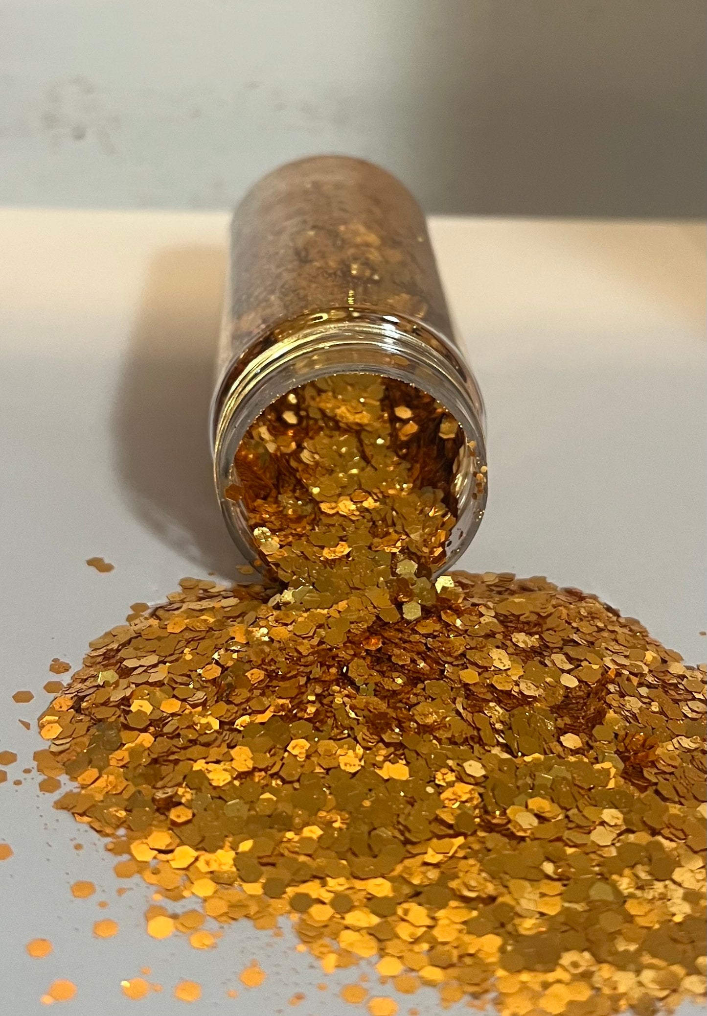Yellow gold glitter